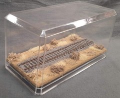 HO SCALE 9″ SINGLE TRACK DISPLAY CASE – “DESERT SCENE”- ANY HO TRAINS