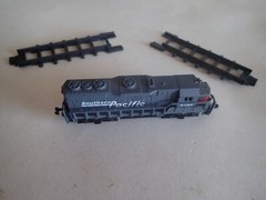 Southern Pacific Toy Train No 418 High Speed 9725, Collector Locomotive w/Tracks