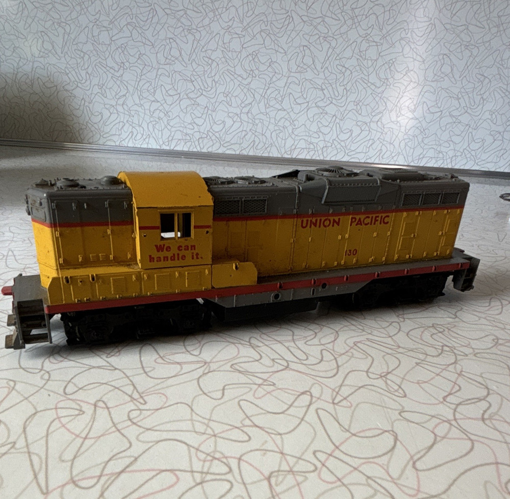 HO Union Pacific Diesel Locomotive #130 Yellow/Gray EMD Bo-Bo DC Analog 2-Rail