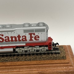 MEHANO HO Scale Santa Fe Diesel Locomotive #100 With IMEX display Box