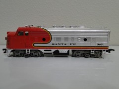 Vintage Bachmann Santa Fe EMD F9 Diesel HO Scale Train Locomotive With Box
