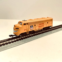 N ScalevBachmann EMD F9 Union Pacific #514 Running Diesel Locomotive NE-6