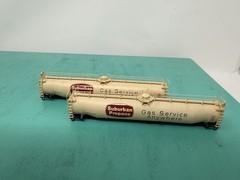 Atlas N – 33k Tank Car – No Trucks/ Package – Suburban Propane Set Of 2