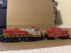 Kline Lehigh Valley MP15 Switcher #2253 and Caboose #616902