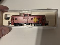 N Scale Atlas #4051 – Santa Fe GP7 #2926 + Caboose!