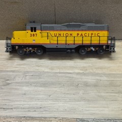 Walthers Union Pacific HO Diesel Locomotive No. 287 Yellow Gray Analog No Box