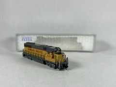 N Kato Missouri Pacific UP Paint GP50 #3528 MTL Couplers