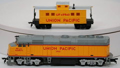 Life-Like HO Union Pacific Diesel Locomotive #3901 + Caboose #UP 49940 Tested