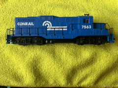 HO Walthers 931-106 EMD GP9M Loco Conrail #7563
