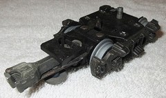 LIONEL/MPC DIESEL NON OPERATING TRUCK ,W/OPERATING COUPLER TRUCK
