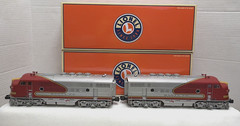LIONEL O-GAUGE 6-24529 SANTA FE F3 AA DIESEL LOCOMOTIVE SET W/RS & TMCC IN OB’S