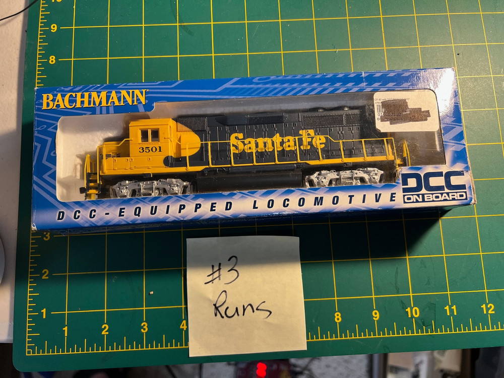 HO Scale Bachmann 60302 ATSF Santa Fe GP40 Diesel Locomotive #3501 w/ DCC