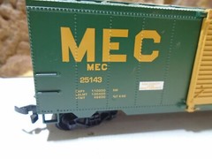HO SCALE MAINE CENTRAL SLIDING DOOR BOXCAR MEC 25143, EXCELLENT 5-153-1-5