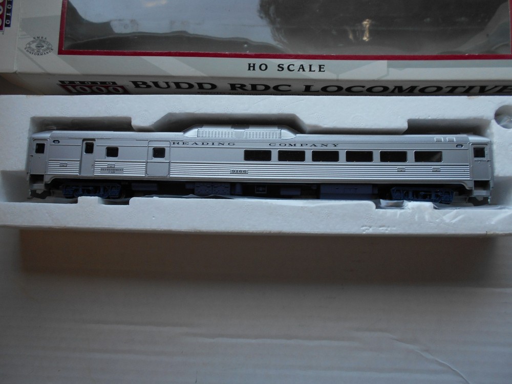 Life-Like H.O. Reading RDC-3 #9166 “Refreshment Car” Detailed & Kadee couplers