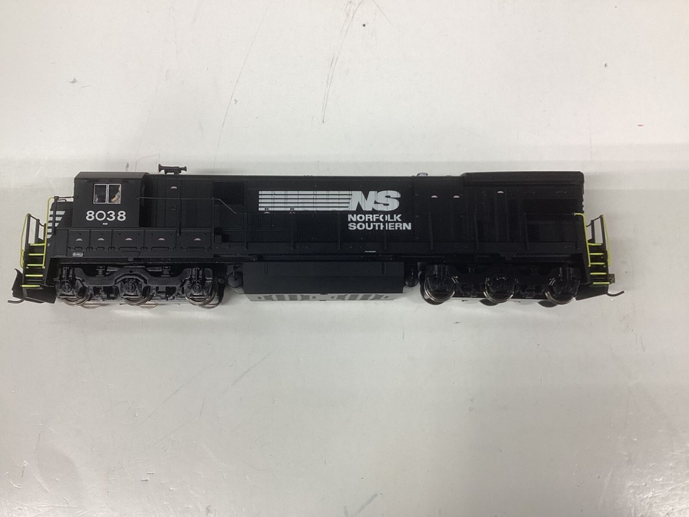 Broadway Limited Paragon 2 #2450 HO scale “NS” GE C30-7 diesel Rd. #8038