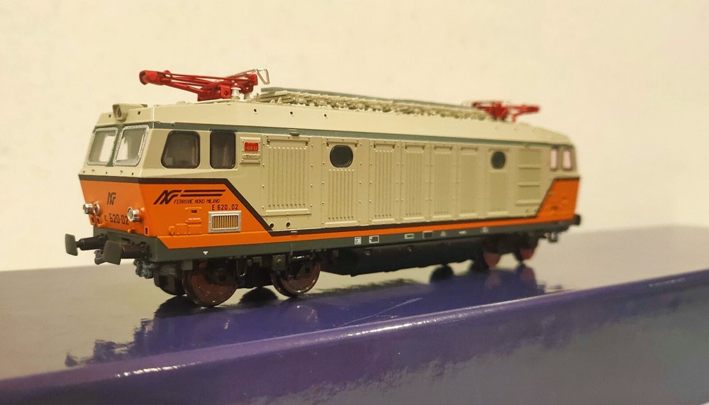 VITRAINS 2248 FNM Locomotive E 620-2 “Tigrotto” Yellow And Gray Livery