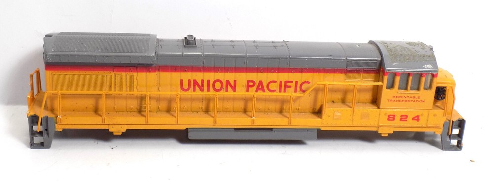 HO / UNBRANDED / UNION PACIFIC / DIESEL LOCOMOTIVE #824 / SHELL / BODY / PARTS