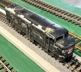 N Scale Arnold Rapido Penn Central FA-1 powd loco w Rapido couplers