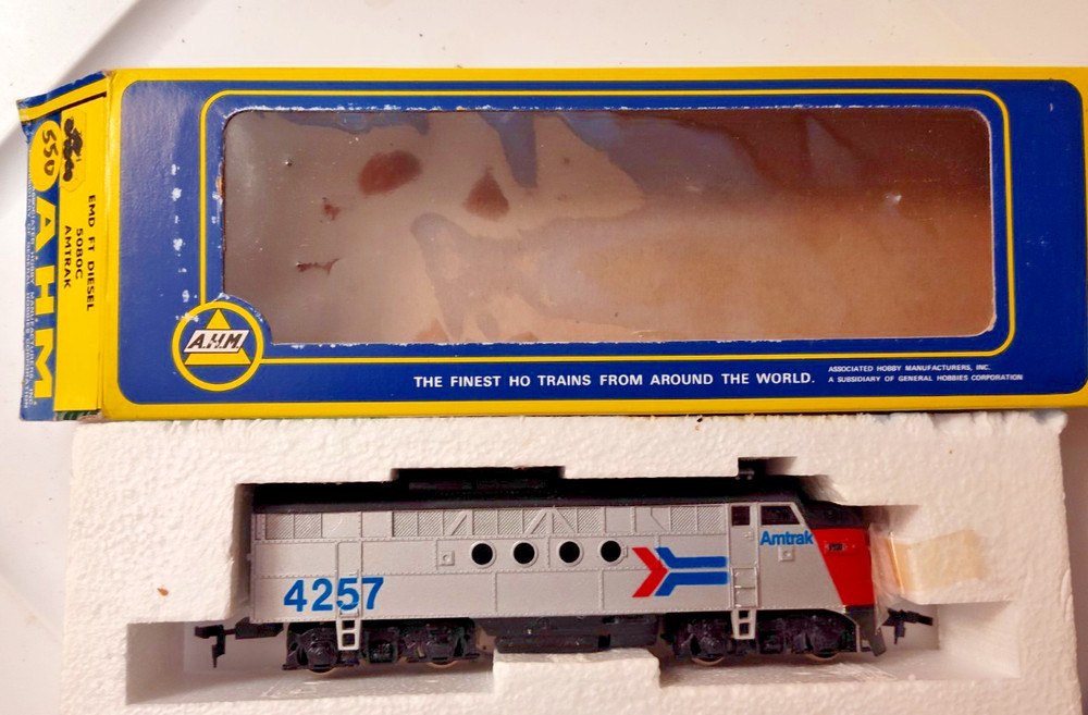 HO Scale AHM EMD FT Diesel Locomotive number 4257