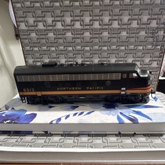 Northern Pacific HO Diesel Locomotive Black Yellow Red Analog/DC 6013