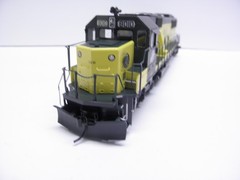 ATHEARN SD-60 CHICAGO & NORTHWESTERN #8010 – HO SCALE CHECKED & RUNS DCC PLUG