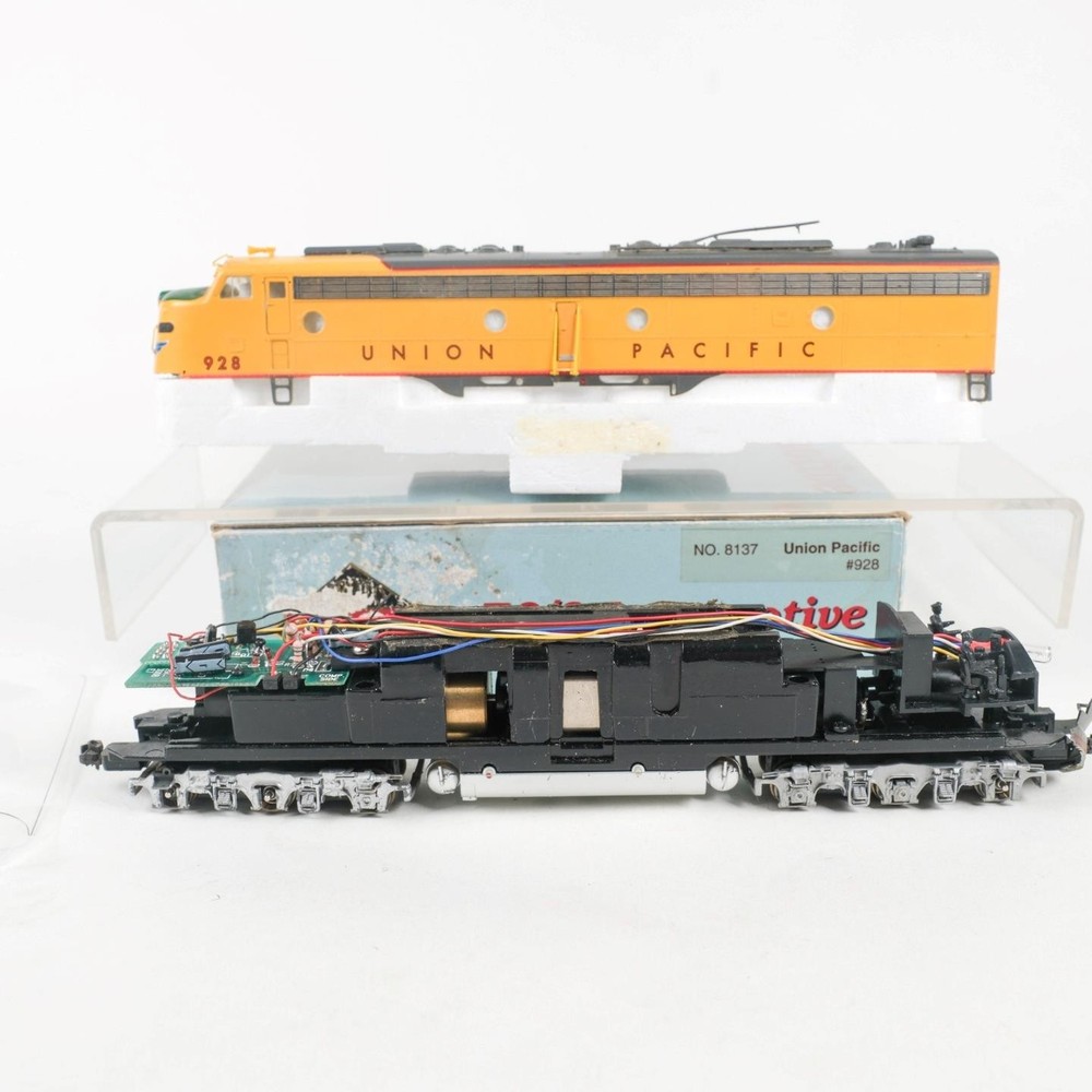 Proto 2000 HO Scale Union Pacific UP #928 E8/9 Diesel Locomotive DC 8137
