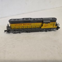 Atlas Kato 4337 N Scale Union Pacific EMD GP-9 Loco. Runs. Made in Japan.