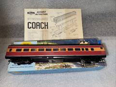 Athearn 1818 S.P. Daylight Coach, unlighted kit