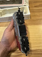 Model Power HO Scale Santa Fe Diesel Locomotive Red Silver Analog Control