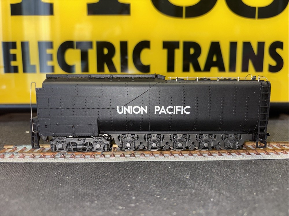 Rivarossi Big Boy/Challenger Union Pacific Centipede HO #3977 Tender, All Steps