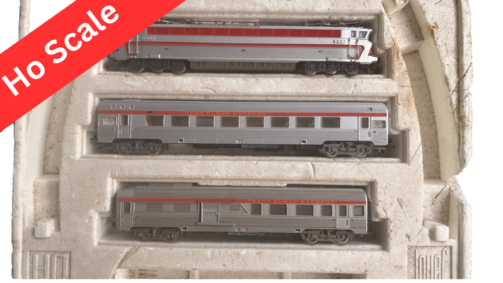 Ho scale Trans Europ Express model train locomotive, passenger and baggage car.
