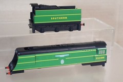 HORNBY R320 BODY for SOUTHERN 4-6-2 BATTLE of BRITAIN LOCO 21C166 SPITFIRE oj