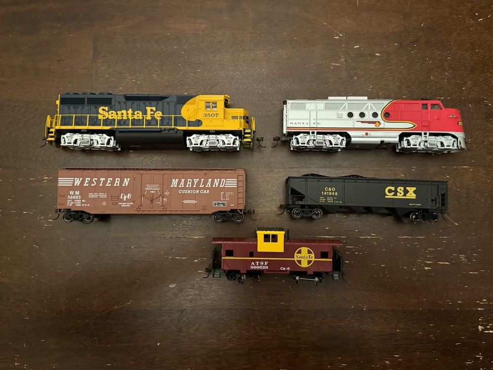 Bachmann HO Scale DCC Santa Fe Digital Commander Train Set Locomotives & Cars