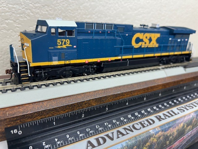CSX TRANSPORATION – AC4400 ” CSX BLUE ” LOCO- DC/DCC ready – HO Scale -NEW OOP
