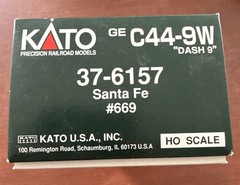 KATO HO GE C44-9W Dash 9 Santa Fe Diesel Locomotive DC Analog 37-6157 #669