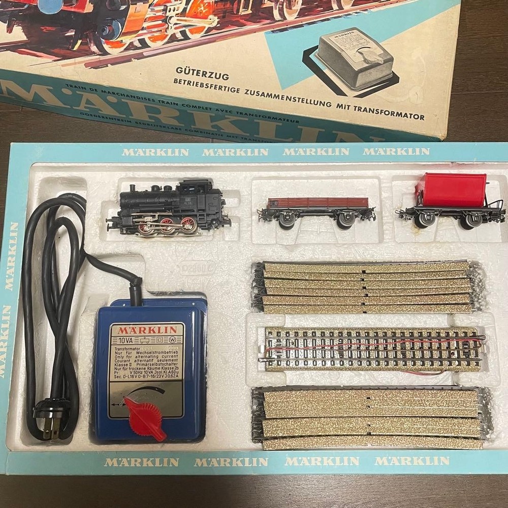 1970s ☆ Marklin ☆ Basic Set ☆ Locomotive, Freight Cars, Rails, Controller ☆
