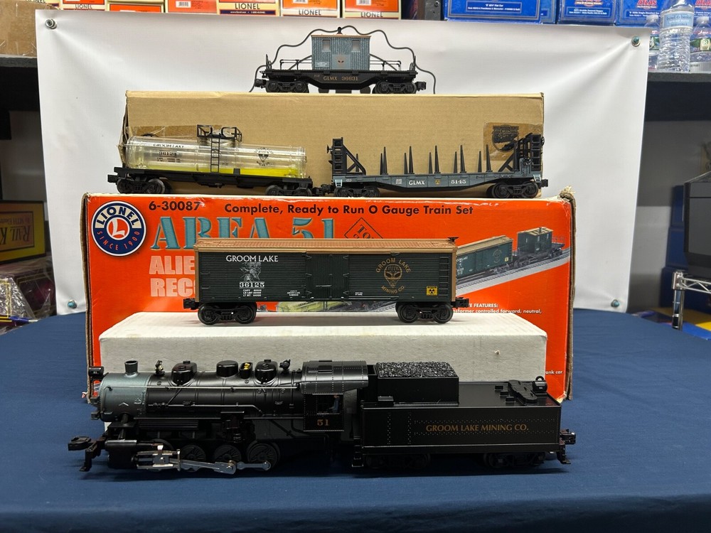 Lionel Area 51 Alien Spaceship Recovery 0-8-0 Steam Ready To Run Set 6-30087