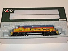 KATO 37-017 HO Scale Chessie System EMD SD40 Diesel Engine C&O #7557