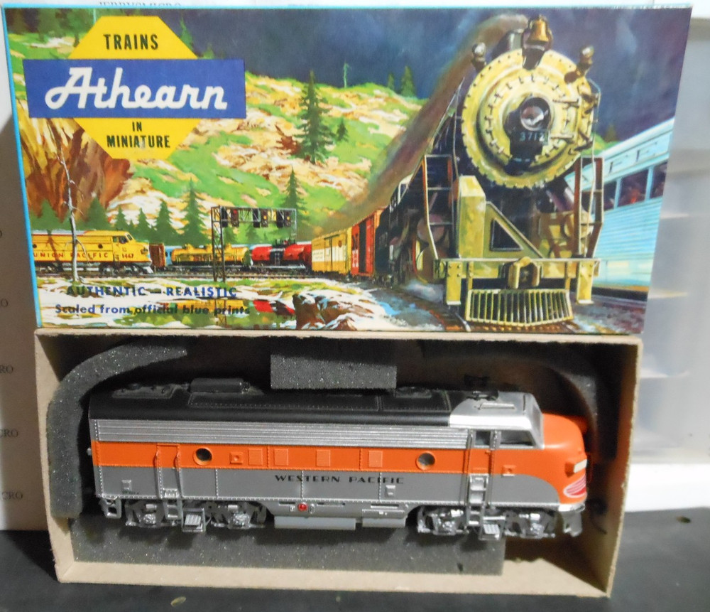 ATHEARN HO f7A WESTERN PACIFIC POWERED DIESEL LOCOMOTIVE NO NUMBER WITH DAMAGE