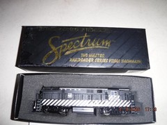 SPECTRUM HO FAIRBANKS MORSE SANTA FE H16-44 DIESEL LOCOMOTIVE #3014 – NOS NEW!