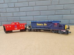 Lionel 8352 Santa Fe GP7 Powered Diesel Switcher Locomotive & 9163 AT&SF Caboose