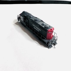Proto-2000 HO Scale Souther Pacific #4058 GP20 Locomotive – See Video