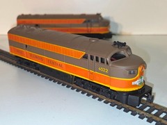 AHM Rivarossi HO Illinois Central FM C-Liner Diesel Locomotives 4022 w/ (3) Cars