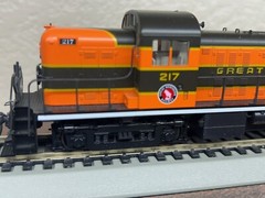 GREAT NORTHERN – ALCO RS-2 ROAD SWITCHER LOCO DC/DCC Ready HO Scale NEW KATO OOP