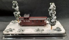 HOn3 SCALE 9″ SINGLE TRACK DISPLAY CASE – WINTER SCENE- FOR ANY HOn3 TRAIN