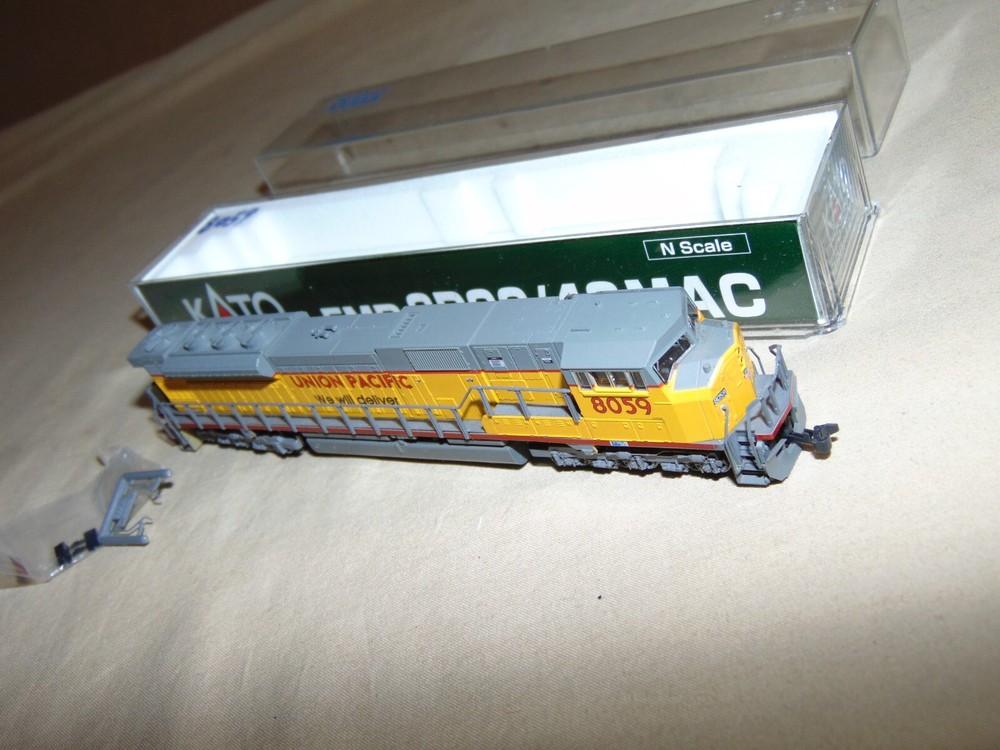 KATO N 176-5608 UNION PACIFIC SD90/43MAC DIESEL + BOX