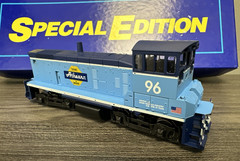 Athearn Special Edition HO RTR #2200 SW1000 Powered Diesel w/Caboose Set RTR NOS