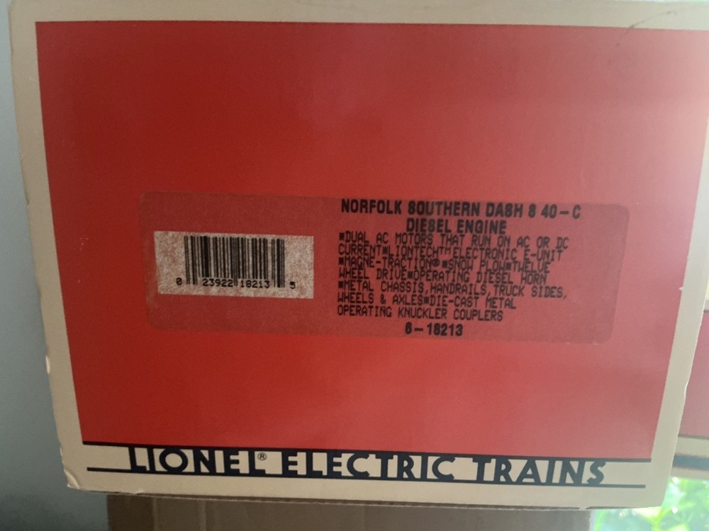 6-18213 O Gauge Norfolk Southern Dash 8 40-C Diesel Locomotive #8688 from 1994