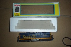 Atlas HO Scale Gauge SD24 Santa Fe Diesel Locomotive 979 NOT THE RIGHT BOX