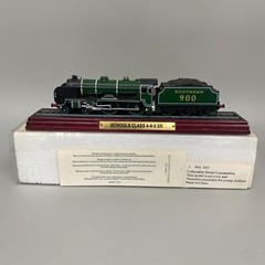 ATLAS EDITIONS SCHOOLS CLASS 4-4-0 SR LOCOMOTIVE COLLECTABLE TRAIN MODEL PLINTH
